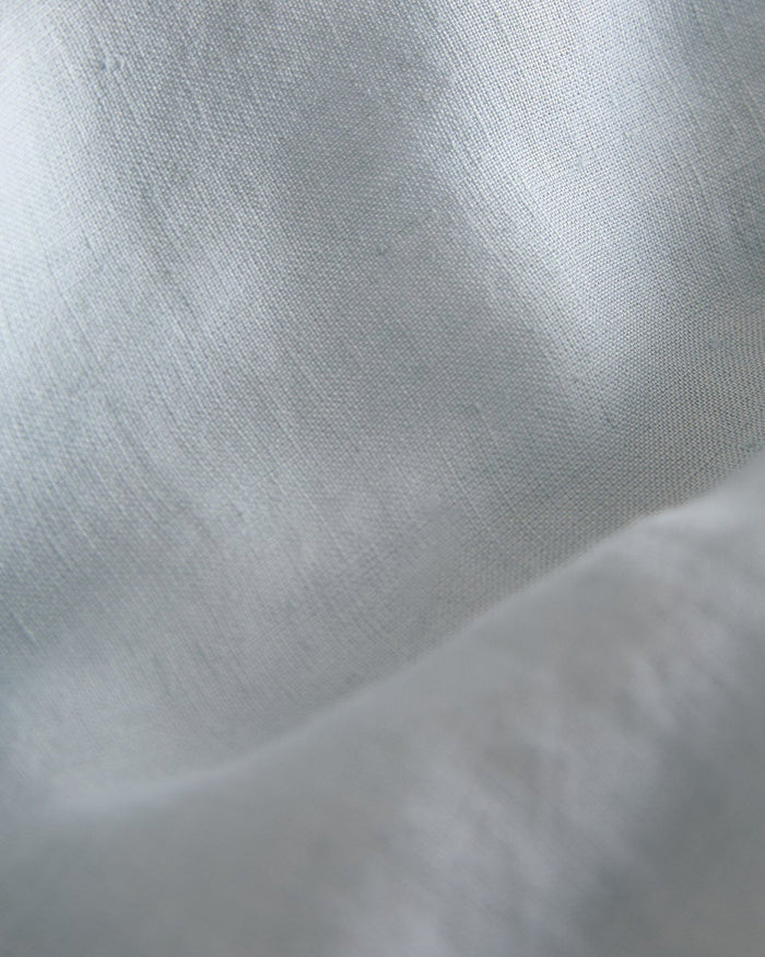 Experience ultimate comfort in your bedroom with the Foxford Cloud Pure Linen Fitted Sheet. Made from 100% premium linen, this sheet is both exceptionally soft and durable. The cloud color adds a relaxing feel to your decor, while the pre-washed fabric provides a soft, lived-in comfort that only gets better with time. With natural temperature-regulating and antibacterial properties, this sheet is a perfect choice for year-round comfort. Elevate your bedding with this timeless and luxurious essential.