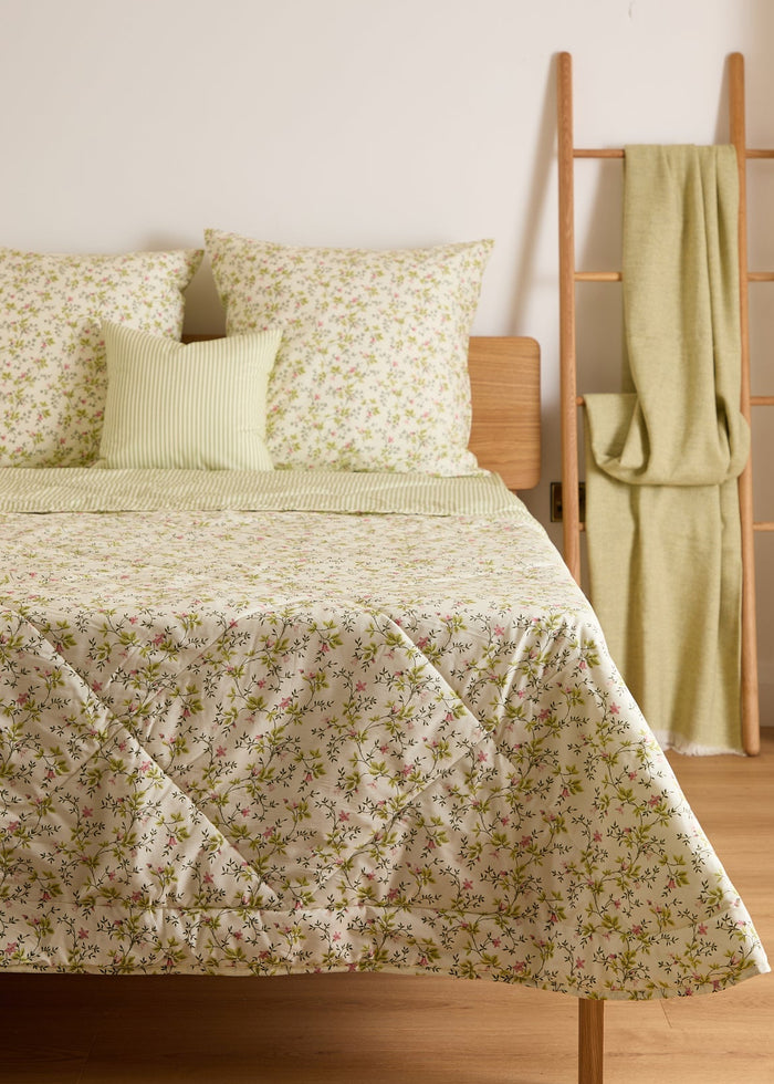 Foxford Dainty Lily Reversible Quilt