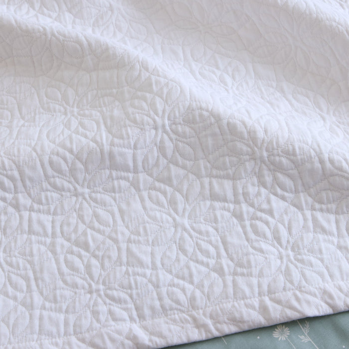 Foxford Daisy White Matelassé Throw