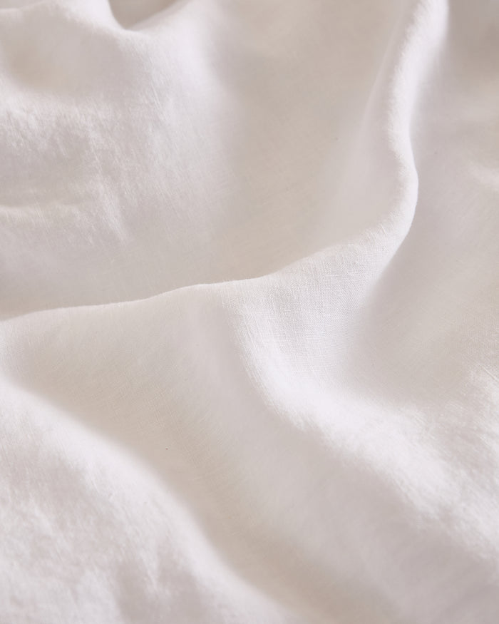 The Foxford White Pure Linen Duvet Set combines classic style with luxurious comfort. This duvet cover is made from 100% premium linen and offers softness, breathability, and durability. Its crisp white hue is versatile, elevating any bedroom décor with timeless sophistication. Pre-washed for a relaxed, lived-in feel softens beautifully with every wash. It is naturally temperature-regulating and antibacterial, ensuring year-round comfort and a serene sleeping environment—it is a perfect addition to any mode